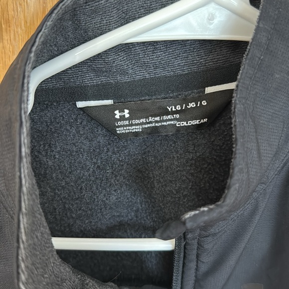 Under Armour vest great for base layer! - Picture 2 of 3